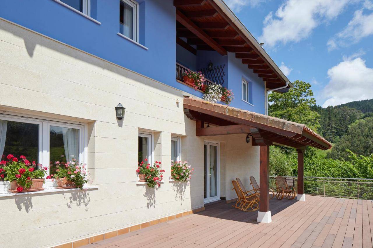 terraza del hotel txoriene