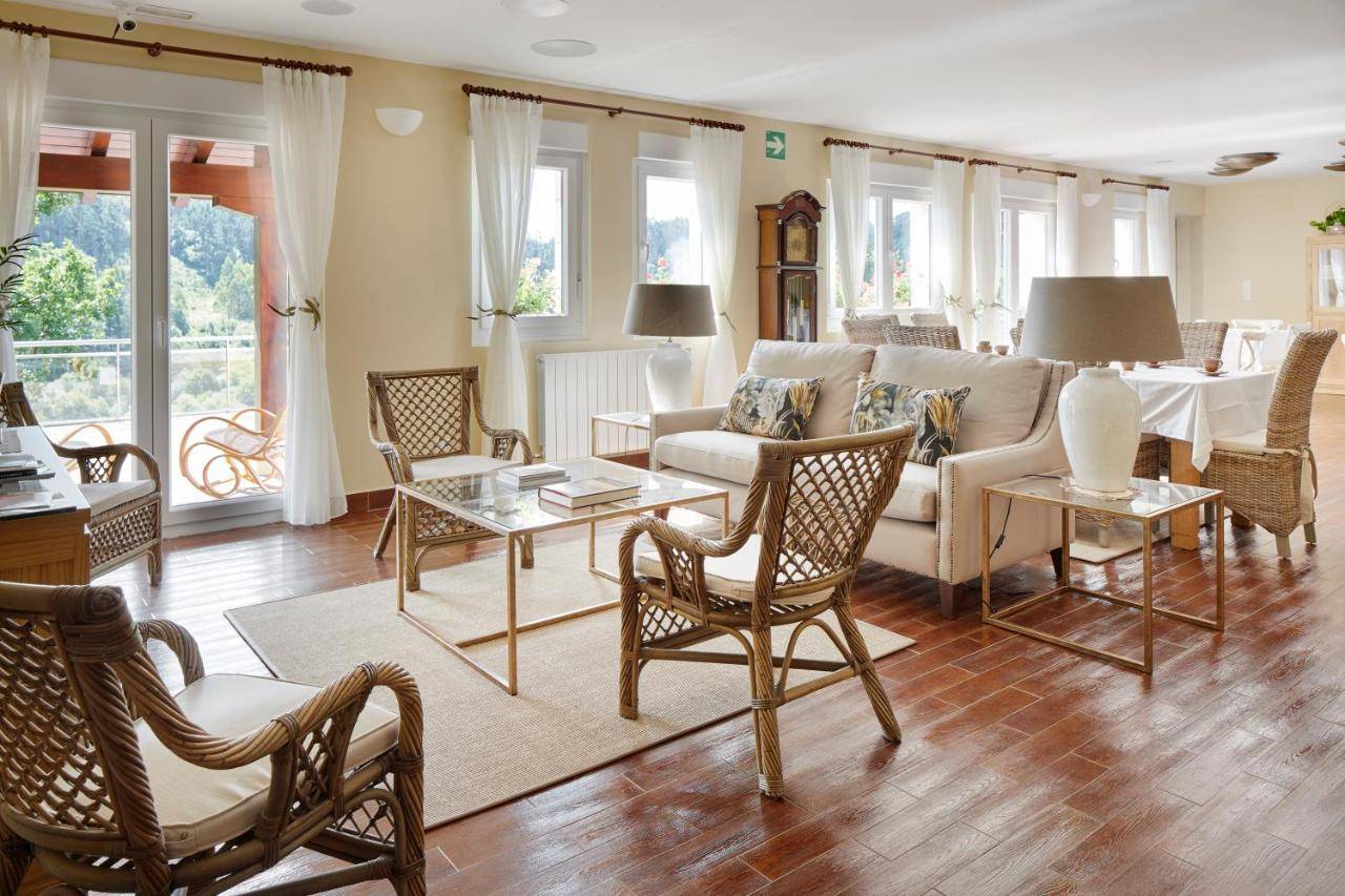 Salón del hotel txoriene