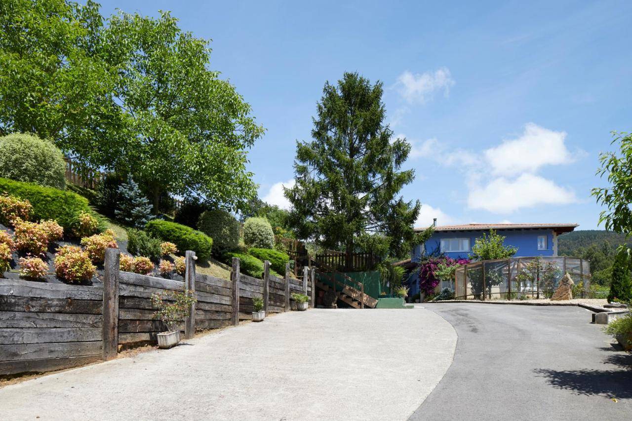 Entrada del Hotel Txoriene